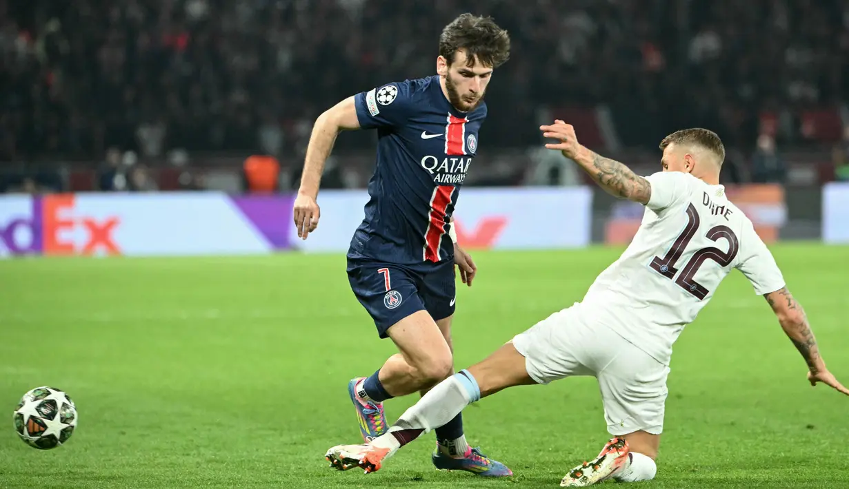 Berstatus tuan rumah, Paris Saint-Germain mendominasi penguasaan bola sejak menit awal pertandingan. (Bertrand GUAY/AFP)