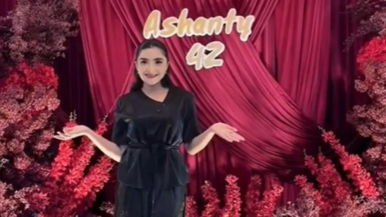 6 Potret Dekorasi Pesta Ultah Ashanty ke-42 yang Elegan, Bernuansa Cherry Merah
