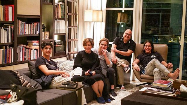 6 Potret Kebersamaan Irwan Mussry dengan Ketiga Anak Maia Estianty, Penuh Kehangatan