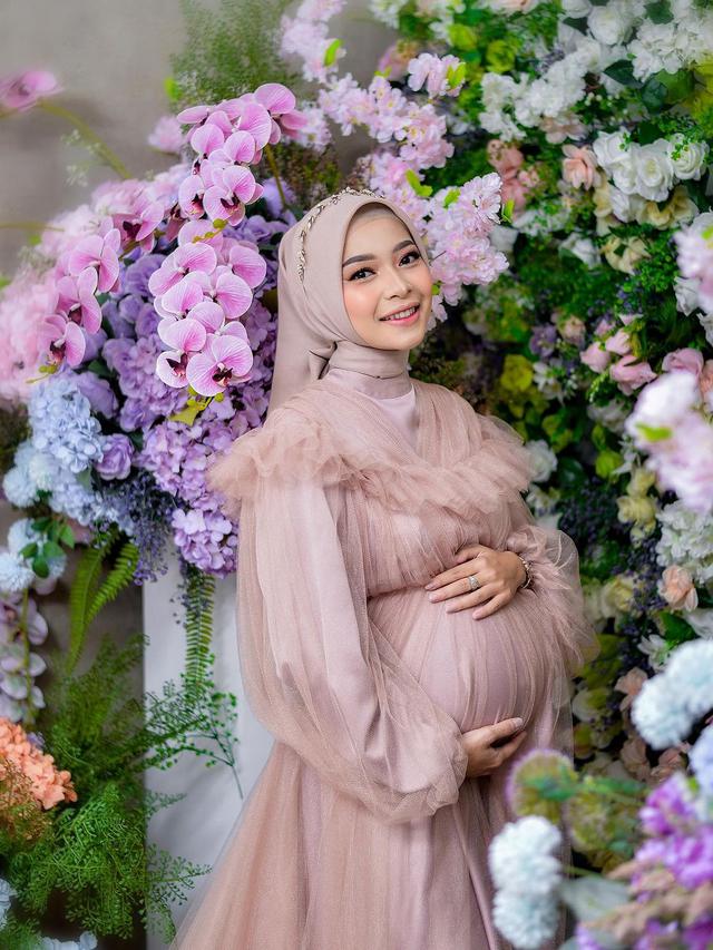 Bintang Ikatan Cinta, Ikbal Fauzi dan Novia Giana segera dikaruniai anak kedua berjenis kelamin laki-laki (Foto: @lensa_photographyvideography @abebagusrusiswan via Instagram ikbalfauzi_)