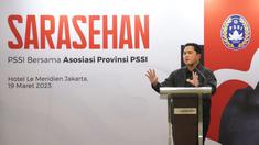 Ketua Umum PSSI, Erick Thohir, memberikan sambutan dalam acara sarasehan dengan Asosiasi Provinsi (Asprov) PSSI yang berlangsung di Jakarta, Minggu (19/3/2023). Dalam kesempatan tersebut PSSI ingin mendengar apa permasalahan sepak bola yang ada di provinsi. (Dok.PSSI)