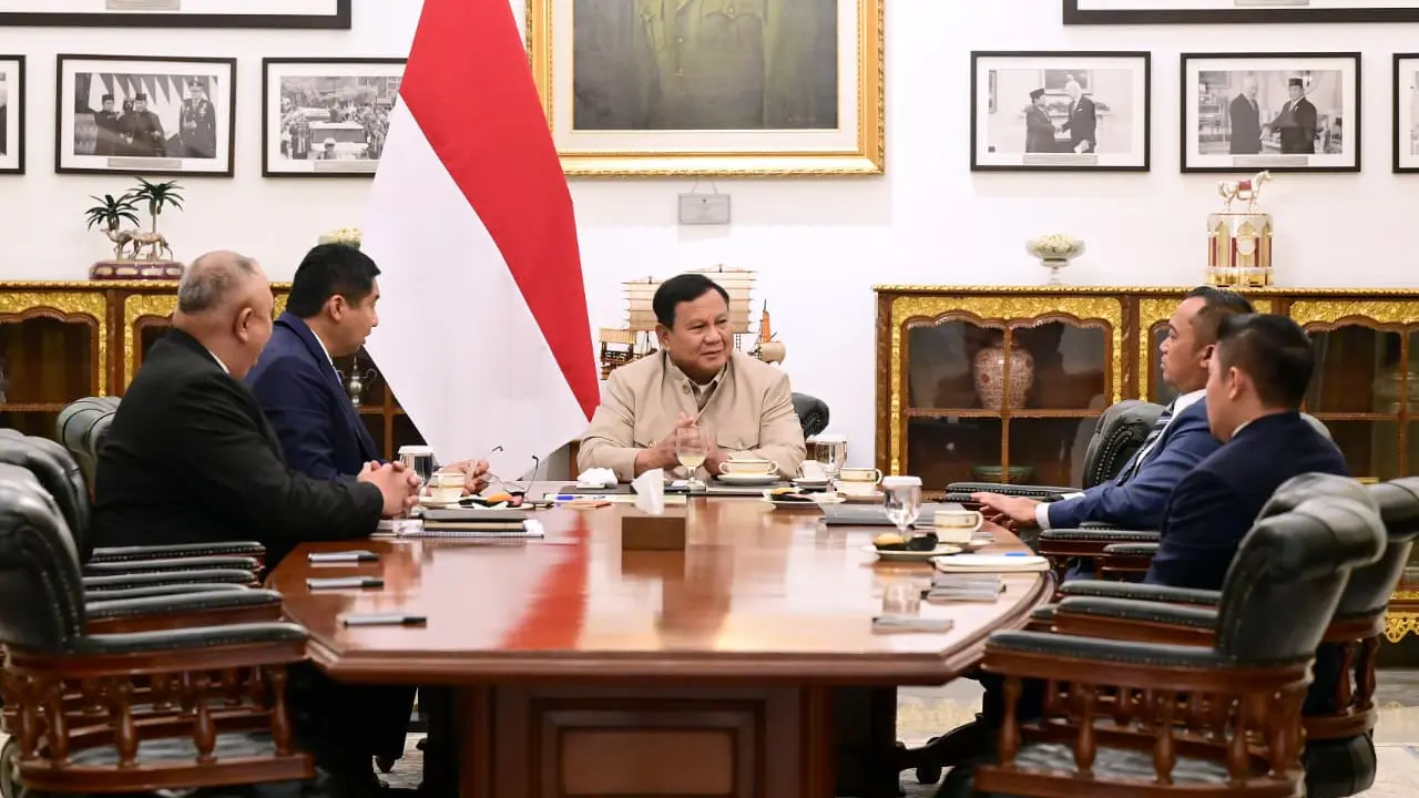 Presiden Prabowo Subianto menerima Menteri Perumahan dan Kawasan Permukiman (PKP) Maruarar Sirait di Istana Merdeka