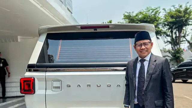Menteri Koordinator Bidang Pemberdayaan Masyarakat (Menko PM) Abdul Muhaimin Iskandar saat menggunakan Maung Garuda sebagai kendaraan dinas. (Instagram @cakiminow)