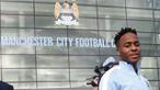 Mega transfer sebesar 49 juta pounsterling Raheem Sterling ke Manchester City dari Liverpool menciptakan perbincangan di ruang publik.