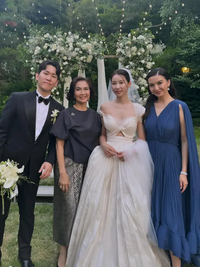 Gaya Artis saat Kondangan di Luar Negeri