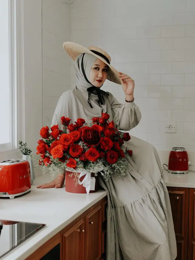Gaya Pemotretan Dian Pelangi di Dapur. (Sumber: Instagram/dianpelangi)