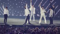 Boy Band asal Korea, Super Junior, saat penutupan Asian Games di SUGBK, Jakarta, Minggu (2/9/2018). (Bola.com/Vitalis Yogi Trisna)