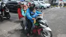 <p>Pemudik bermotor menuju kota-kota di Pulau jawa antri memasuki kapal penyeberangan di pelabuhan Gilimanuk, Bali, Sabtu (30/4/2022). H-2 Idul Fitri 1443 H, ribuan pemudik meninggalkan Pulau Bali untuk merayakan lebaran di kampu ng halaman. (merdeka.com/Arie Basuki)</p>
