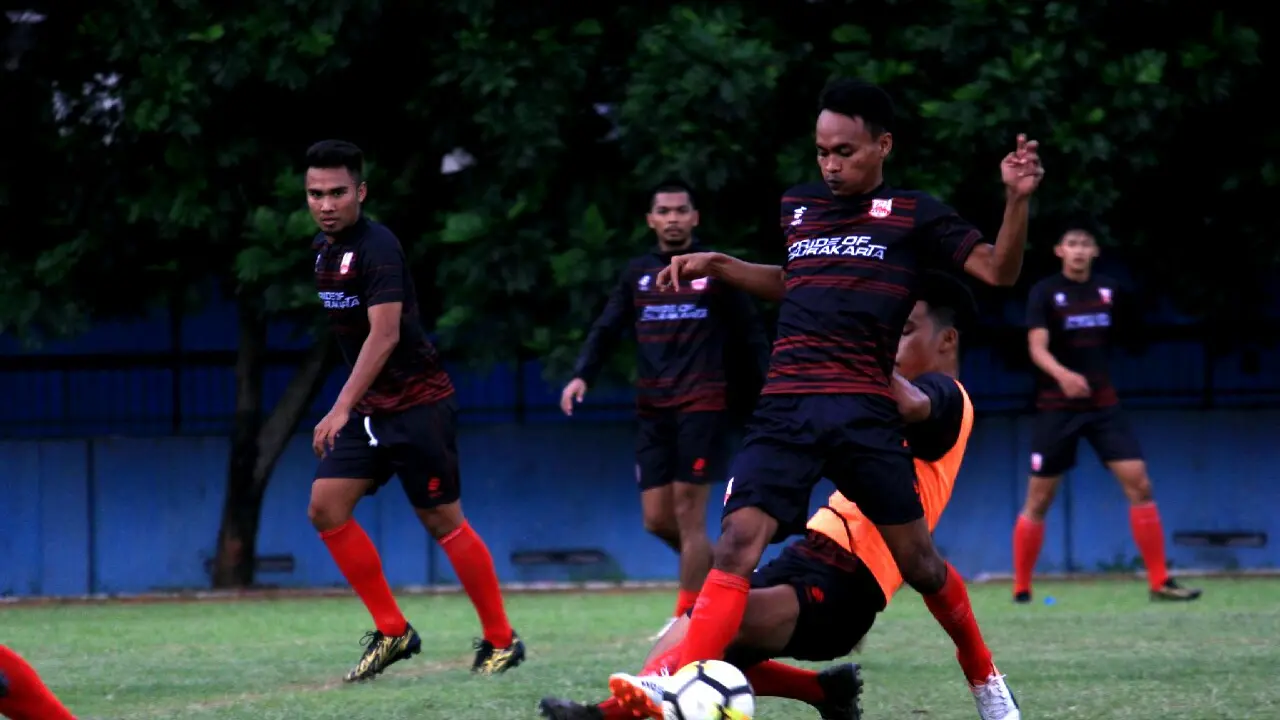 Persis Solo