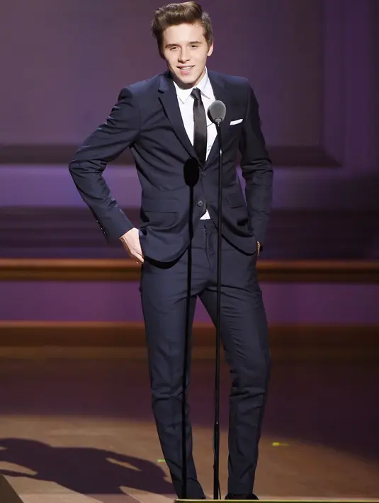 Rupanya, Brooklyn ingin serius jalani hubungan dengan Chloe Moretz. Seperti yang dilansir oleh Aceshowbiz, mereka sempat makan malam bersama dengan keluarga Beckham dan Moretz. (AFP/Bintang.com)