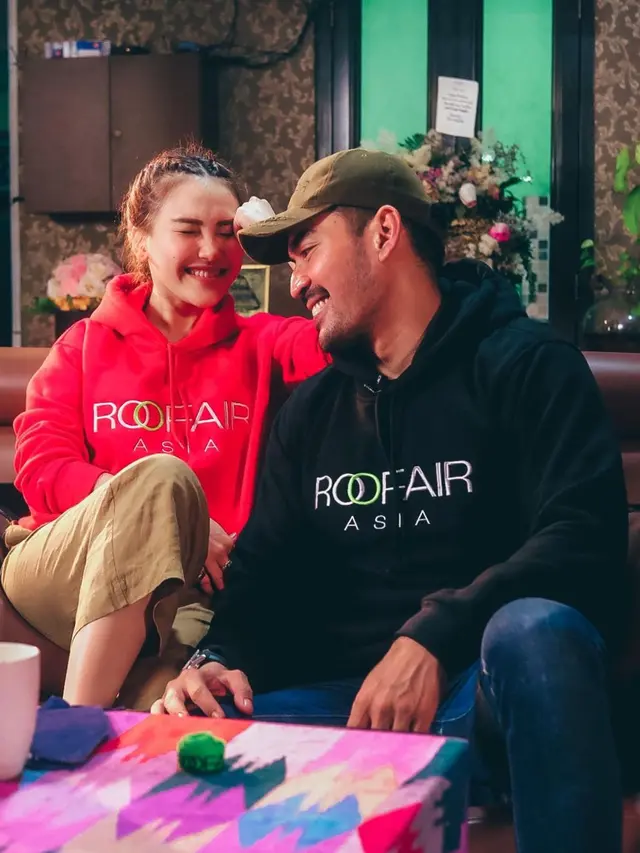 7 Potret Kebersamaan Ayu Ting Ting dan Robby Purba, Didoakan Berjodoh Oleh Netizen