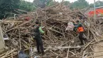 Petugas sedang memilah tumpukan bambu bekas sisa alat peraga kampanye di tempat penyaringan sampah di TB Simatupang, Jakarta, Jumat (16/2/2024). (Liputan6.com/Herman Zakharia)