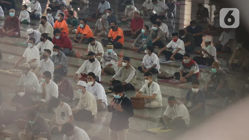 Suasana Salat Jumat Pertama di Masjid At-Tin