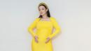 Tengah mengandung anak kedua, Zaskia Gotik tampil memesona mengenakan midi dress berwarna kuning. Dress berlengan panjang tersebut terlihat ketat pada bagian perutnya. Sehingga membuat baby bump pedangdut yang mempopulerkan goyang itik ini terlihat sangat jelas. (Liputan6.com/IG/@zaskia_gotix)