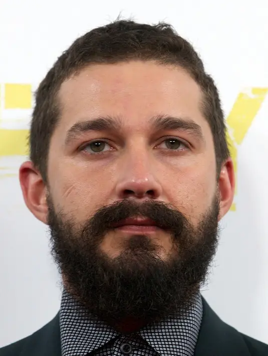 Setelah untuk beberapa saat memiliki rambut panjang serta jenggot tebal, kini Shia LaBeouf mencukurnya habis. (Bintang/EPA)