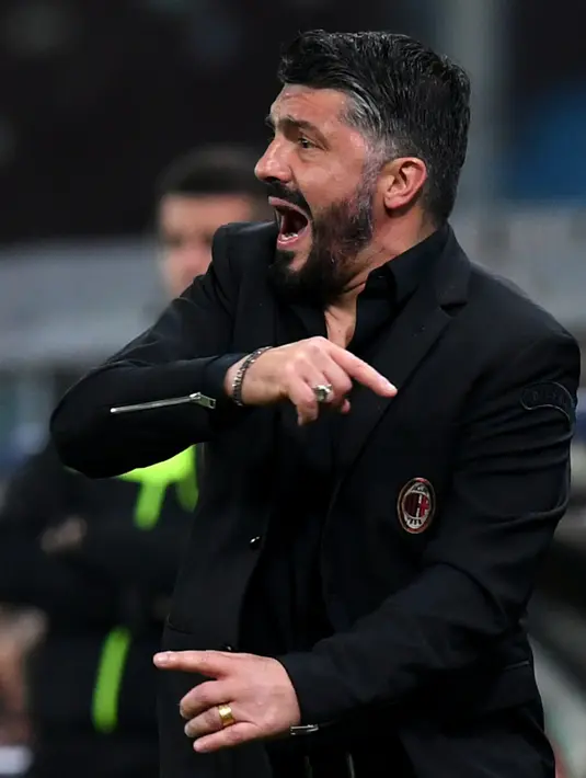 Reaksi pelatih AC Milan, Gennaro Gattuso saat menghadapi Sampdoria dalam Serie A di Stadio Comunale Luigi Ferraris, Genoa, Italia, Sabtu (30/3). AC Milan kalah 0-1. (REUTERS/Jennifer Lorenzini)