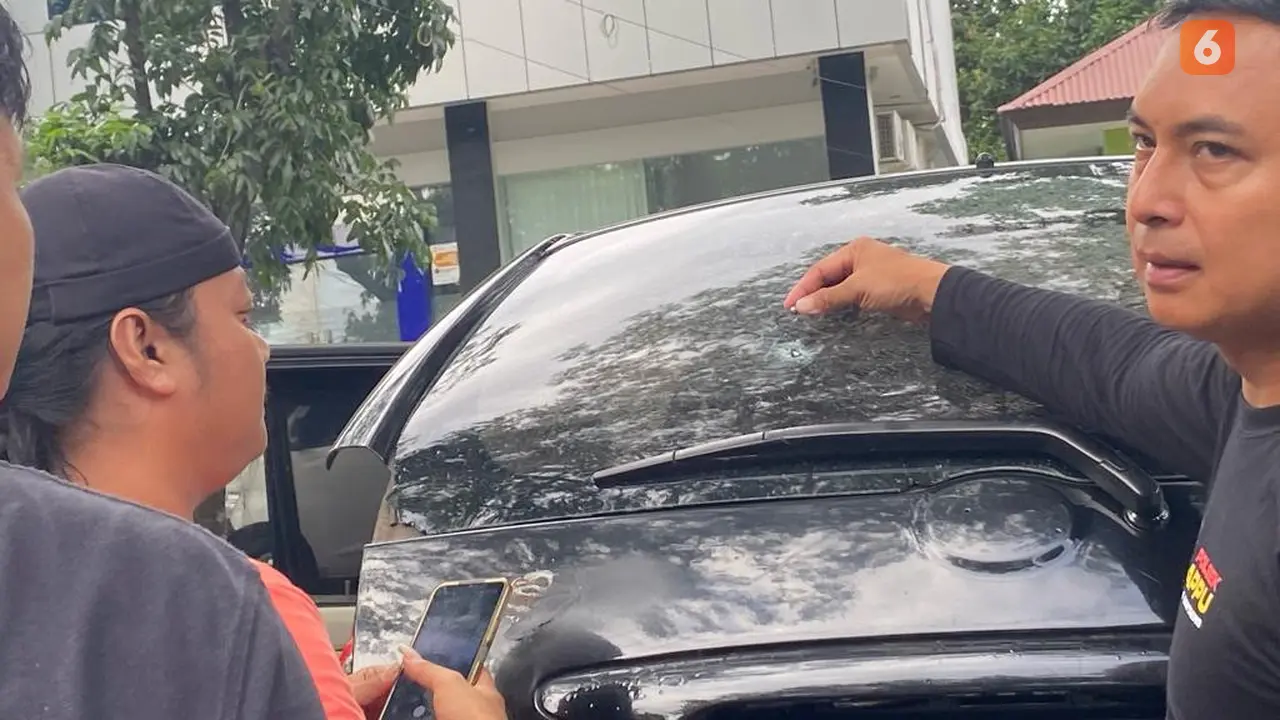 Mobil Ketua Relawan Garda Prabowo-Gibran diduga ditembak OTK (Liputan6.com/Istimewa)