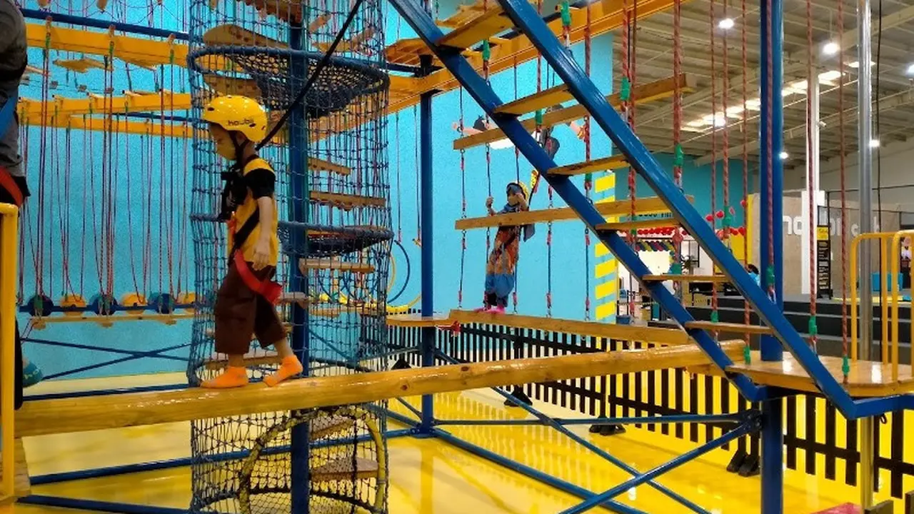 Bermain, Melompat dan Mengekspresikan Diri di Wahana Trampolin Terbesar di Bogor