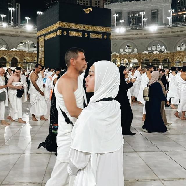 Artis Umroh Saat Tahun Baru