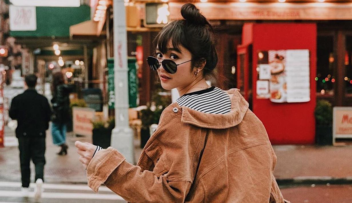 FOTO: Gaya Febby Rastanty Pakai Kacamata Hitam, Tampil ...