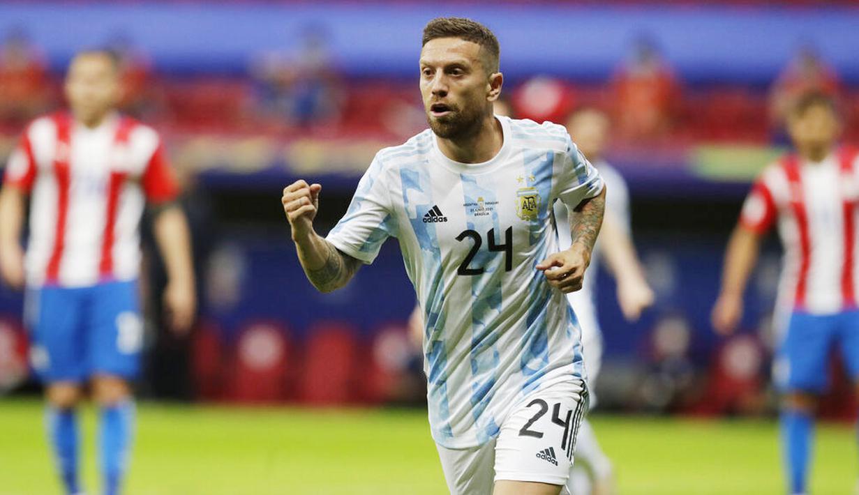 Gol tunggal kemenangan Argentina diciptakan oleh Alejandro Gomez pada awal babak pertama. Berkat umpan terukur dari Angel Di Maria, Alejandro Gomez lepas dari jebakan offside dan dengan tenang menaklukkan kiper Paraguay, Antony Silva dengan sepakan chip. (AP/Eraldo Peres)