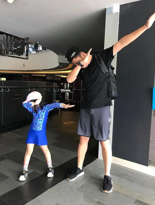 Seperti potret kekompakan Omesh dan anaknya. (foto instagram.com/omeshomesh)