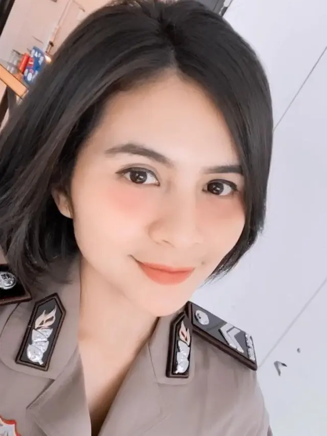 6 Pesona Briptu Sefin, Polwan Cantik yang Parasnya Disebut Mirip Artis