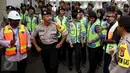 Sejumlah polisi dan polwan dikerahkan untuk menjaga aksi unjuk rasa di depan Kementerian ESDM Jakarta, Selasa (7/3). Mereka meminta pemerintah agar tidak memaksakan perubahan Kontrak Karya ke Izin Usaha Khusus Pertambangan. (Liputan6.com/Johan Tallo)