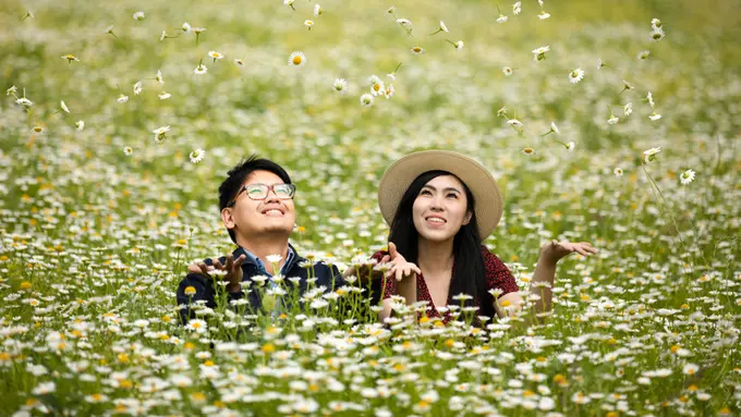 pasangan cinta bahagia romantis