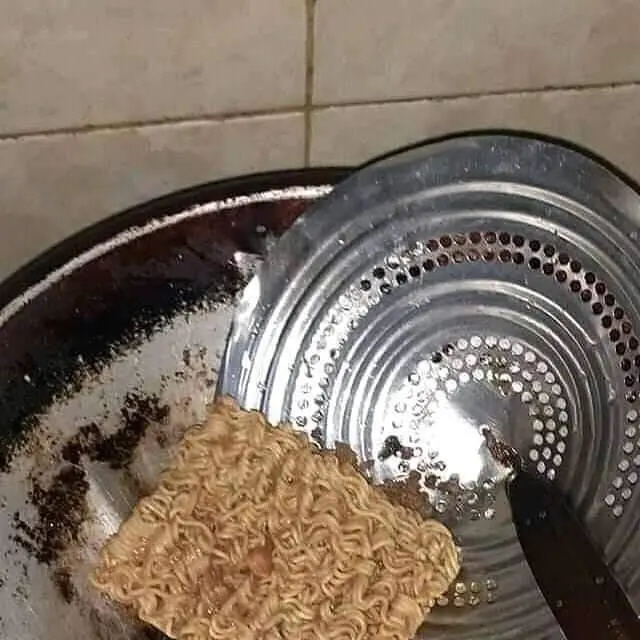 6 Cara Nyeleneh Masak Mi Instan Ini Tak Biasa, Rasanya Bikin Penasaran