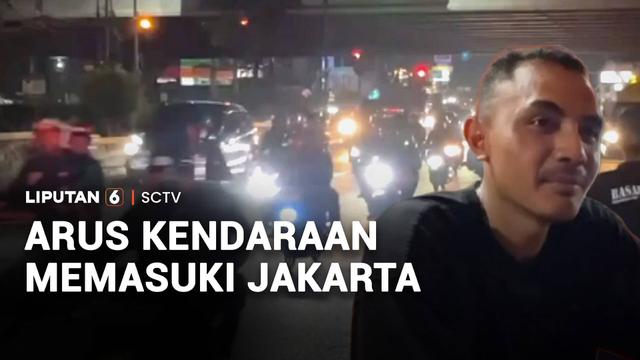 Puncak arus balik, antrean kendaraan pemudik memadati akses jalan masuk menuju Jakarta. Pemudik roda dua menyemut di jalur pantura, Kabupaten Bekasi, Jawa Barat.