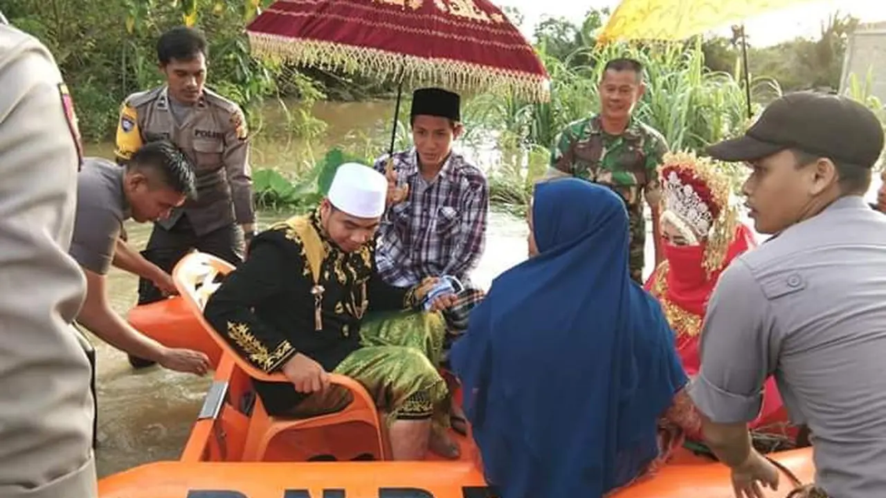Pengantin di Tengah Banjir Aceh