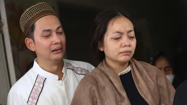 Saling Menguatkan, Ini 6 Potret Kebersamaan Kiki Farrel dan Dua Saudaranya