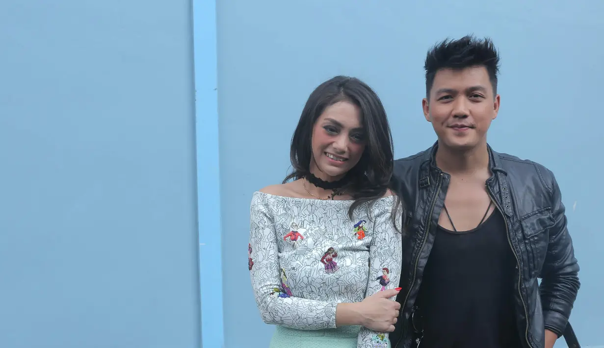"Mereka nggak tahu apa yang terjadi. Mereka ga tahu aku ngejalaninnya gimana. Sekarang udah kayak saudara aja," kata Celine Evangelista yang pernah kepergok jalan bareng Stefan William. (Andy Masela/Bintang.com)
