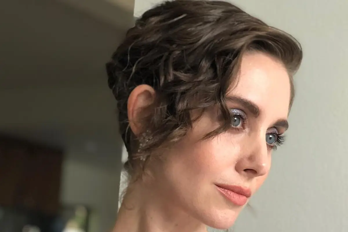 Alison Brie Golden Globes 2019