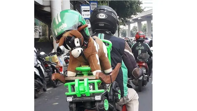 7 Potret Driver Ojek Online Bawa Barang Nyeleneh Ini Bikin Geleng Kepala