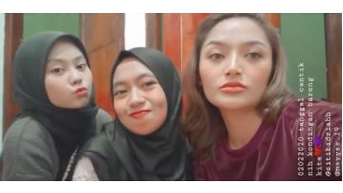 6 Potret Terbaru Siti Badriah Setelah Filler Bibir, Makin Seksi (sumber: Instagram.com/sitibadriahh)