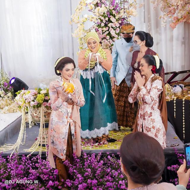 6 Kedekatan Ashanty dan Krisdayanti di 7 Bulanan Aurel Hermansyah, Siap Sambut Cucu