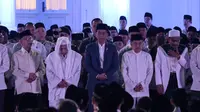 Presiden Jokowi menggelar doa kebangsaan di halaman Istana Merdeka Jakarta, Kamis malam (1/8/2019). (Liputan6.com/ Lizsa Egeham)