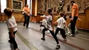 Anak-anak dilatih oleh para mantan atlet nasional Italia yang juga mantan murid Musumeci Greco, Roma, Italia. (AFP/Alberto Pizzoli)