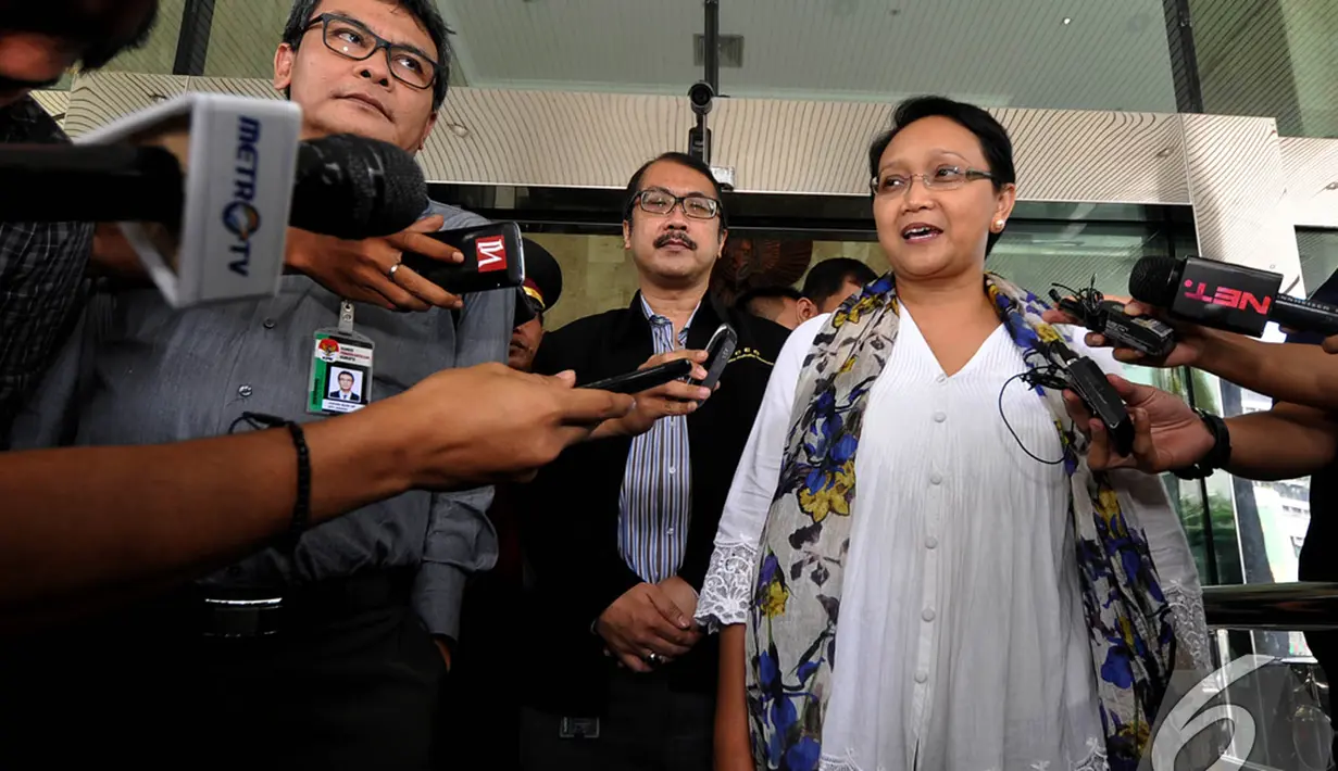 Menteri Luar Negeri, Retno Marsyudi memberi keterangan pers usai menyerahkan LHKPN kepada KPK, Jakarta, Kamis (4/12/2014). (Liputan6.com/Miftahul Hayat)