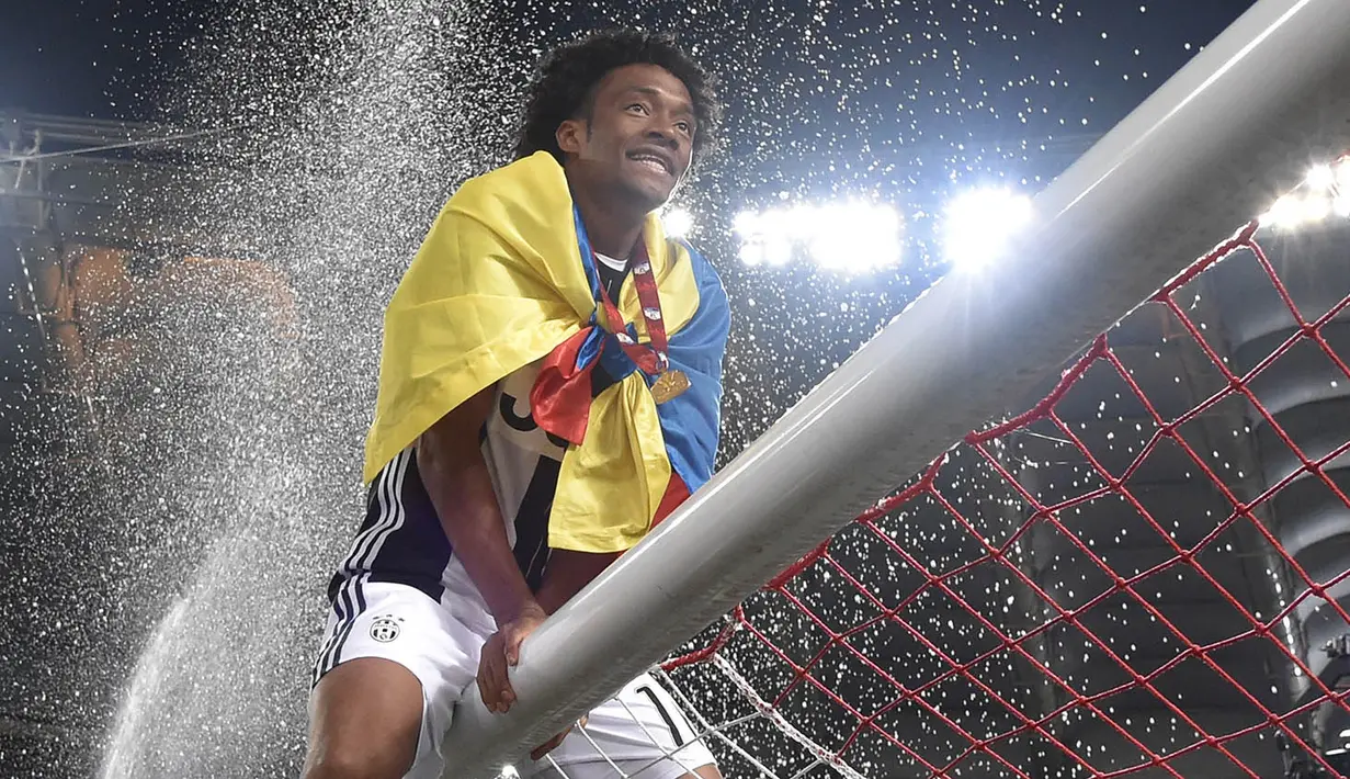 4. Juan Cuadrado, pelatih AC Milan, Vicenzo Montella, berupaya reuni dengan mantan pemainnya di Fiorentina itu. Menurut London Evening Standard, jika ingin membawanya dari London, Milan harus menyiapkan dana sekitar 15 juta pounds. (AFP/Tiziana Fabi)