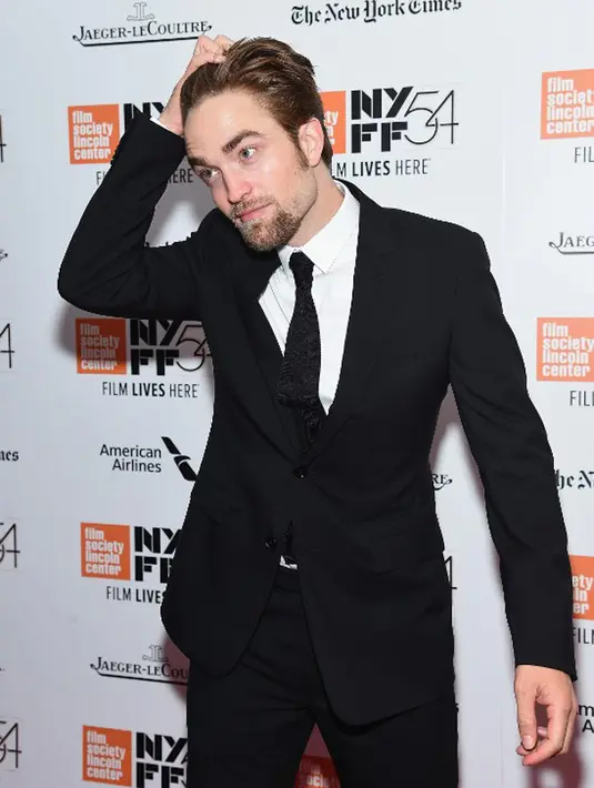 “Dia (Pattinson) berpikir Kristen dapat bergaya apapun dan tetap terlihat cool dan nyamn di dirinya,” tambah sumber. (AFP/Bintang.com)