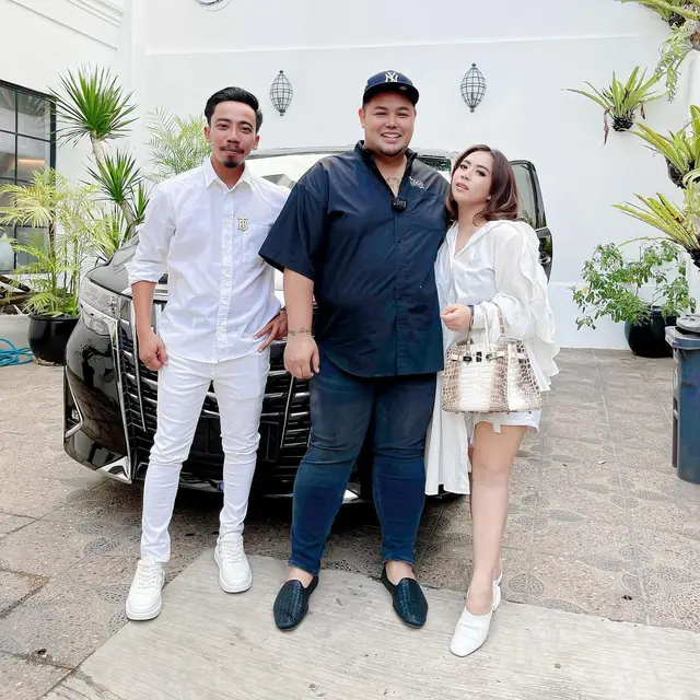8 Potret Kebersamaan Ivan Gunawan dan Maharani Kemala, Kompak Bak Kakak Adik