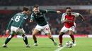 Berkat hasil ini, Arsenal pun berhak melaju ke putaran keempat alias babak 16 besar. Sementara itu, langkah Bolton harus terhenti sampai di sini. (AFP/Adrian Dennis)