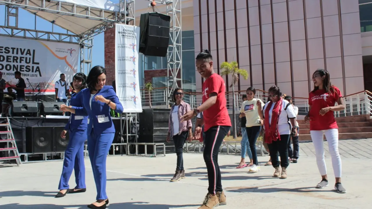 Wisman Timor Leste Asik Bergoyang Flobamora di Festival Wonderful Indonesia