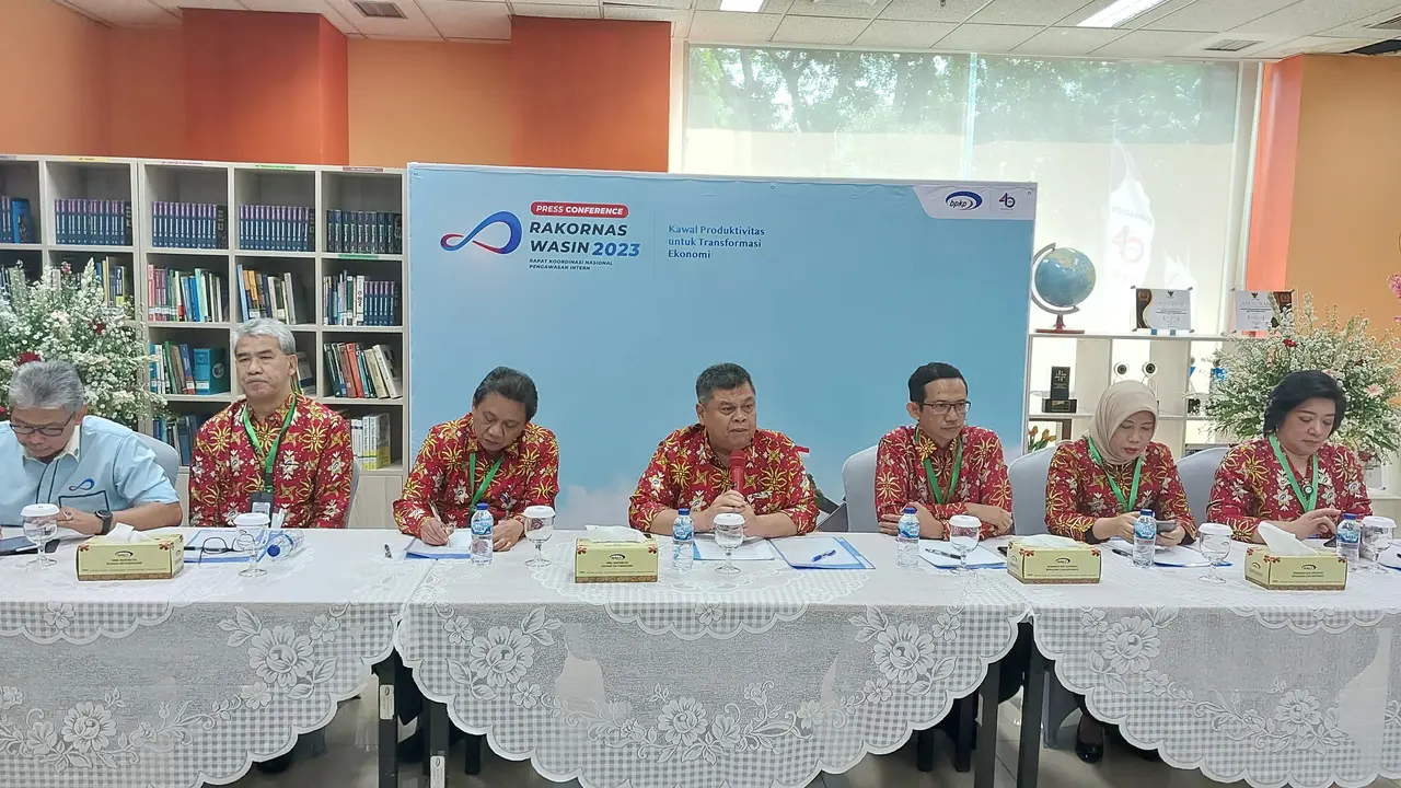 konferensi Pers Kepala Badan Pengawasan Keuangan dan Pembangunan (BPKP) Muhammad Yusuf Ateh di Kantor Pusat BPKP, Rabu (14/6/2023). Yusuf Ateh akan segera melakukan audit terhadap PT Waskita Karya dan PT Wijaya Karya (Wika). (Arief/Liputan6.com)