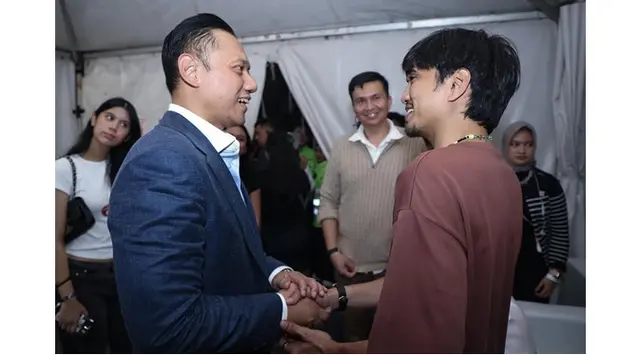 6 Momen Agus Yudhoyono dan putrinya nonton konser Sheila On 7, potretnya bareng Duta bikin salfok
