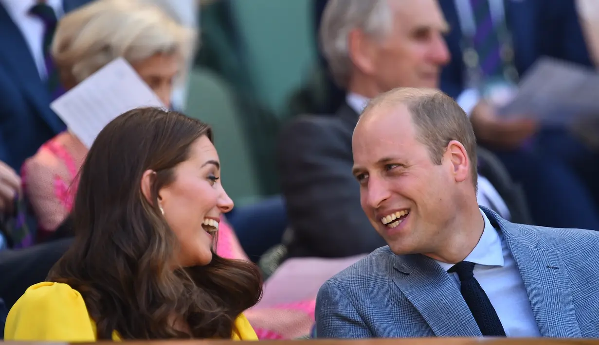 Dalam sebuah wawancara Pangeran William mengatakan keputusan ia dan Kate Middleton sempat menyudahi hubungan karea masih sama-sama muda dan masih menyocokkan karakter masing-masing. (GLYN KIRK / AFP)