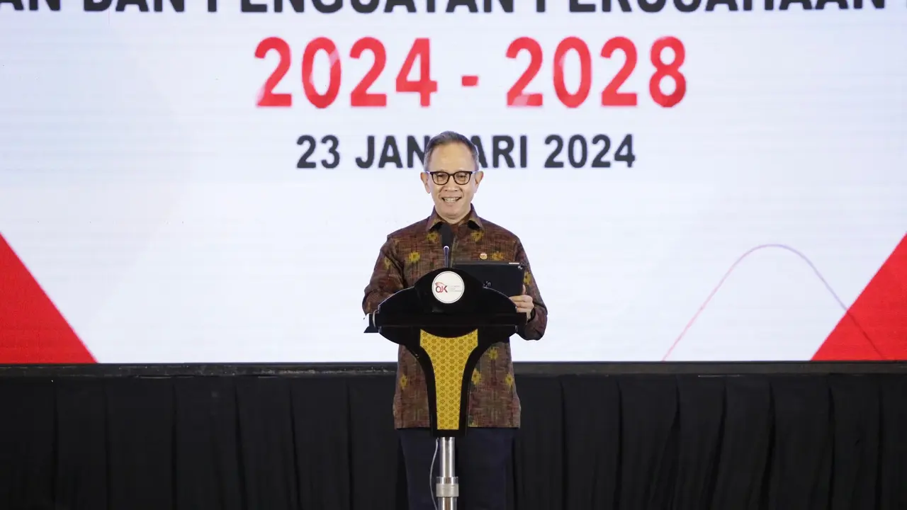 Ketua Dewan Komisioner OJK Mahendra Siregar